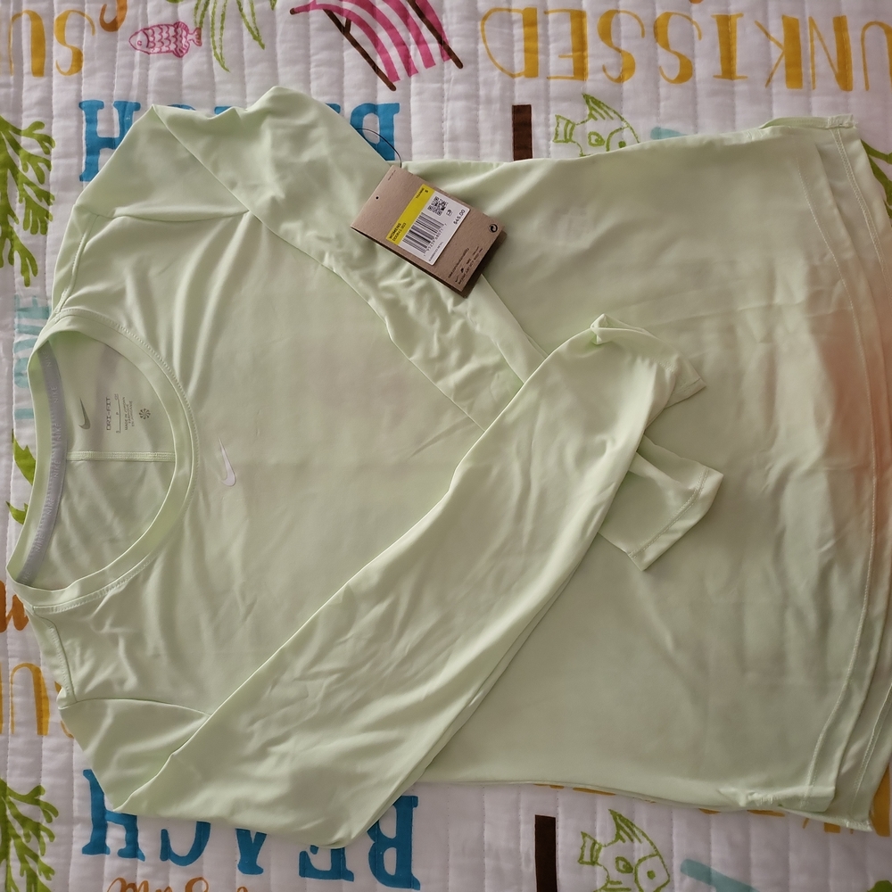 NWT Nike top